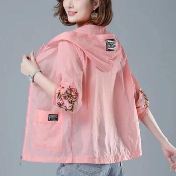 Дамски тънък яке с качулка, Женски новост 2023, Дишаща солнцезащитная облекло за майките на средна възраст, лятна риза солнцезащитная
