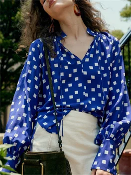 Женска синя блуза с квадратна принтом, разреза отстрани, V-образно деколте от дантела, Ежедневни 100% Коприна модерна Дамска риза с ръкави-фенерче, топ