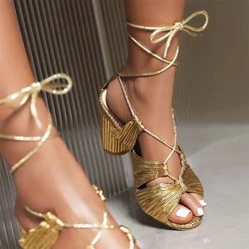 Летни Дамски Сандали дантела с препратка джапанки на златния токчета, Елегантни, модерни сватбени модела обувки от метален кадифе и Средна на Дължина с отворени пръсти