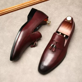 Модерни Дневни мъжки Луксозни Модела обувки От естествена кожа, с кръгли пръсти, Официални Сватбени Лоферы с пискюли, Мъжки Черни мъжки Oxfords