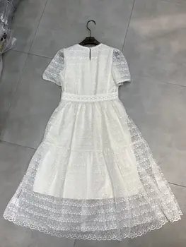 Ново малко перлена рокля с кръгло деколте