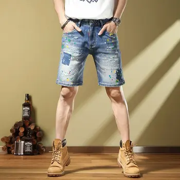 Пролетта на корейското издание, забрызганная мастило перфорирана нашивка за мъжки дънкови еластични дънкови къси панталони с дължина до коляното, мъжки панталони-cargo